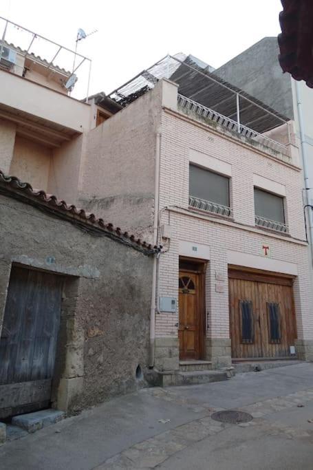 Casa Acogedora Con Barbacoa Miravet Exterior foto